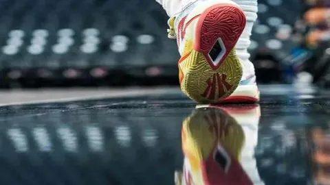 周琦罚球线跳投得分为曾凡博精准传球助力